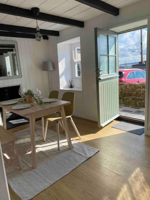 Seagulls Cottage, Touching Distance From Beach マウスホール エクステリア 写真